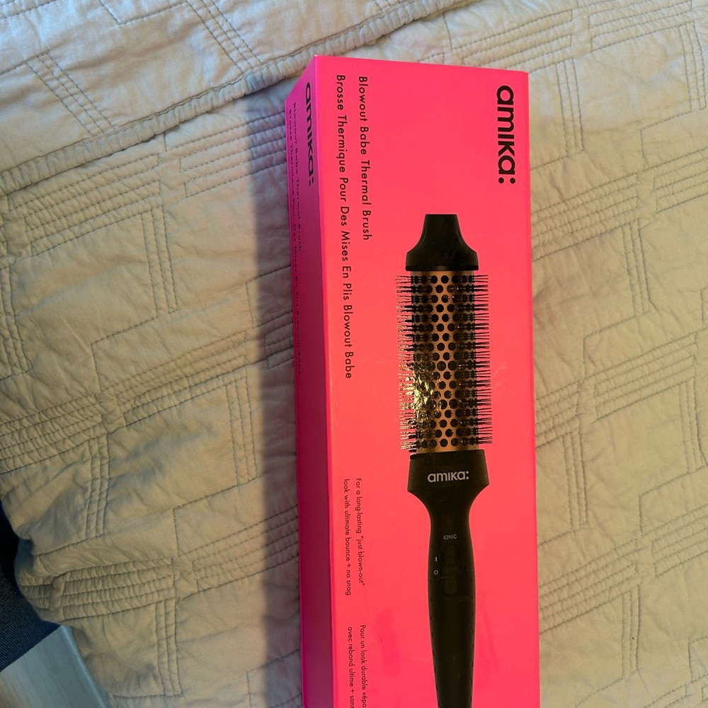 Amika Blowout Babe Thermal Brush - Pink and Black